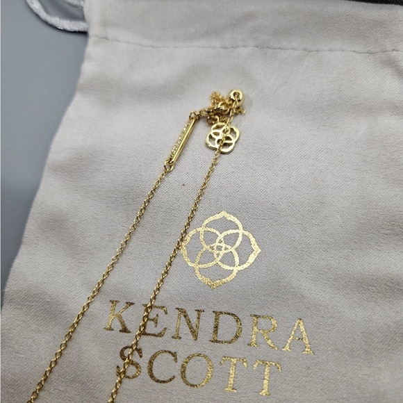 Kendra Scott Brynne Gold Shell Short Pendant Necklace in Sea Green Chrysocolla - Picture 4 of 10